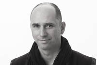Hermann Grobbauer unterrichtet Shin Tai-Shiatsu an der Heilpraktikerschule Luzern